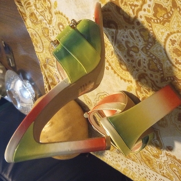 Cape Robin/ high heels/ cushion for comfort - Picture 4 of 4